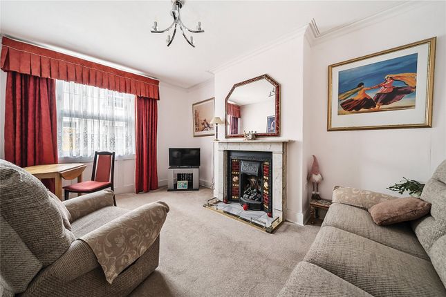 16, Russell Street, Berkshire photo 2