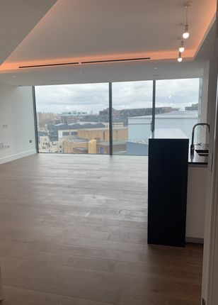 Thumbnail Flat for sale in Carrarra Tower, 250 City Road, Old Street, London