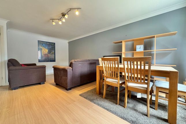 12, Greenfield Court, Leeds photo 2