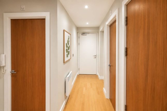 Apt 15, Block, Manchester photo 5
