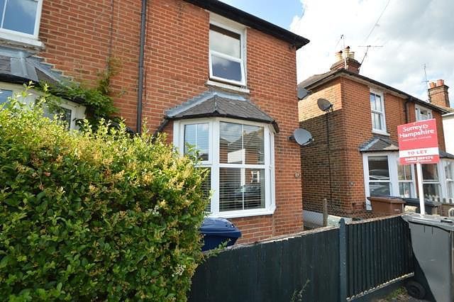 Thumbnail Maisonette to rent in George Road, Godalming