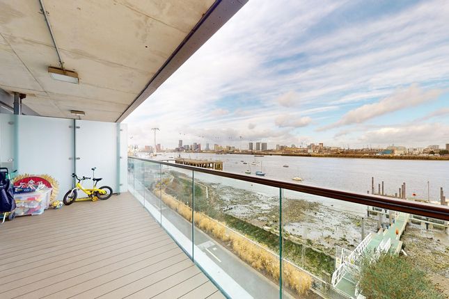 Thumbnail Flat for sale in Platinum Riverside, Bessemer Place, North Greenwich, London