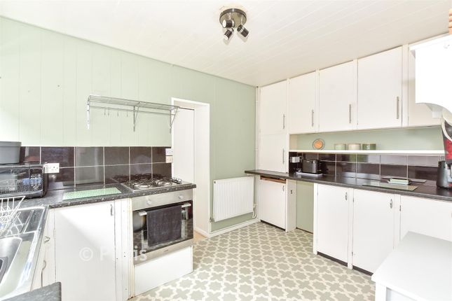 Wadhurst, Princes Road, Freshwater photo 3