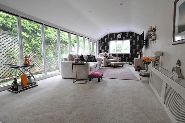 4, Thorns Close, Newmarket photo 3