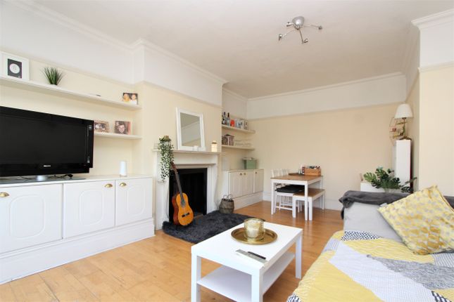 Thumbnail Flat to rent in Dukes Avenue, Muswell Hill, London