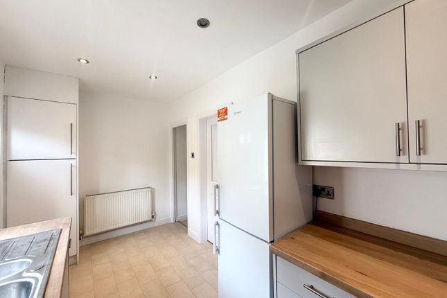 33, Southroyd Park, West Yorkshire photo 3
