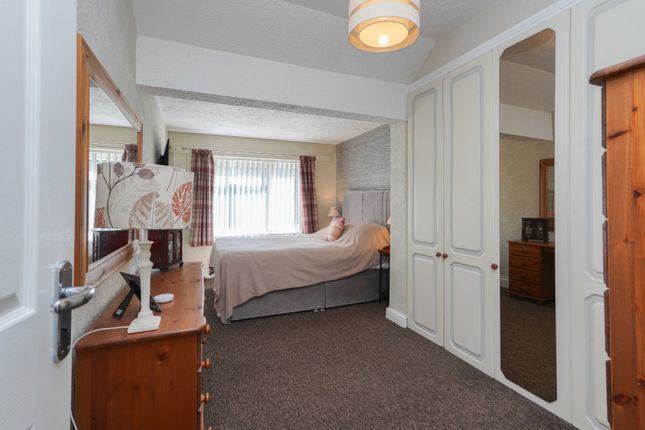 220, Heath Road, Bedworth photo 5