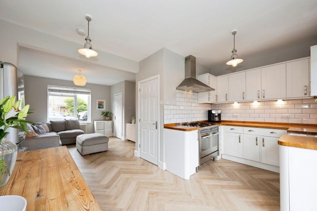 38, Haycroft Road, Surbiton photo 2