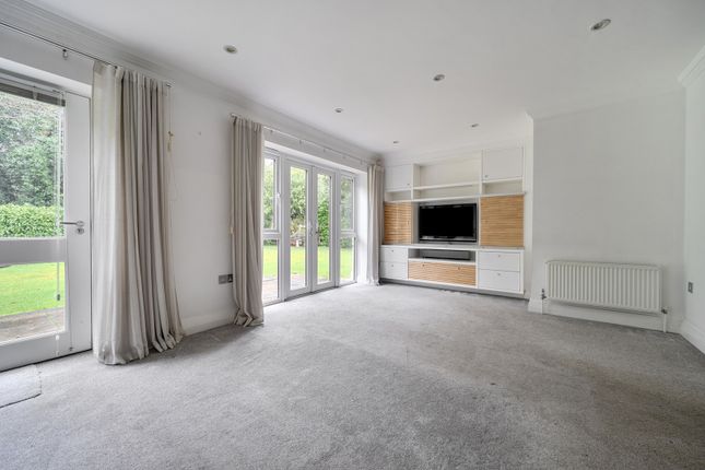 2 Sovereign Beeches,, Green Lane, Farnham Common photo 2