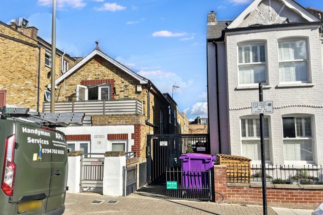 16a Replingham Road, london photo 3