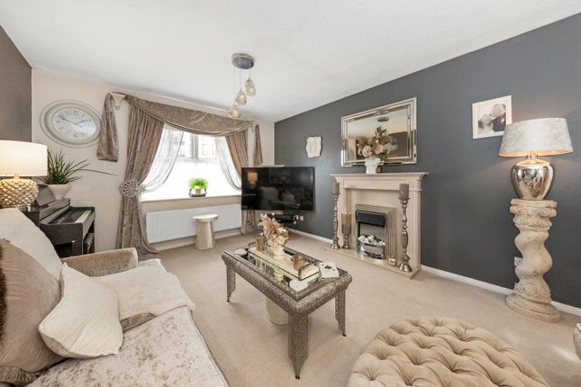 77, Montana Gardens, London photo 2