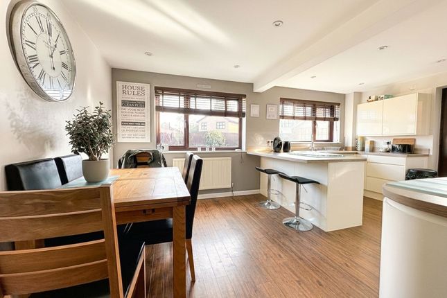 1 Foxy Paddock, Southampton photo 3