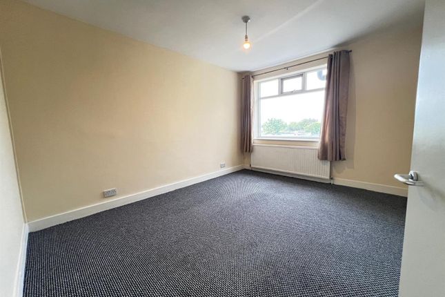 205, Crow Lane, Romford photo 4