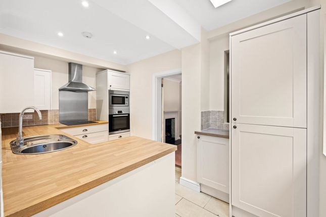 33 Stockwell Road, East Grinstead photo 3