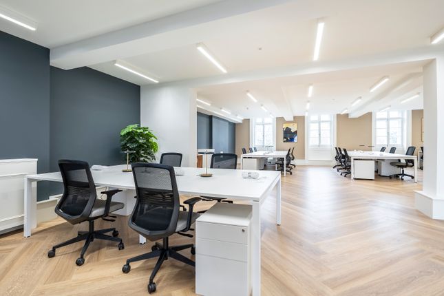 Office to let in Grosvenor Place, London