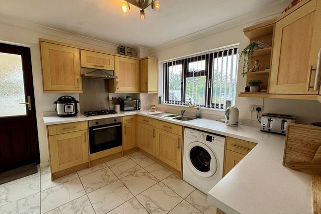 27, Melfort Close Sparcells, Sparcells photo 3