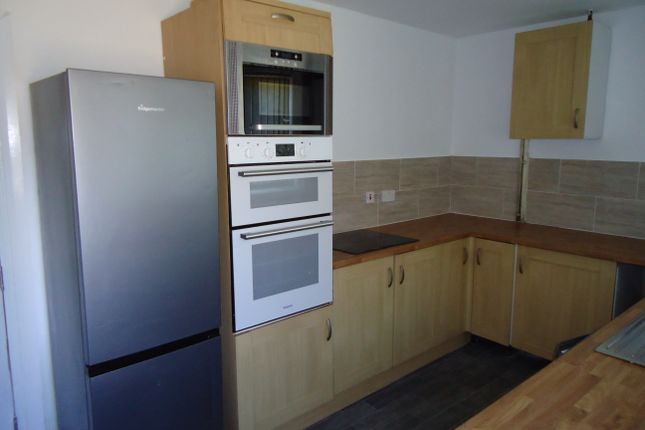 4, Waincliffe Garth, Leeds photo 5