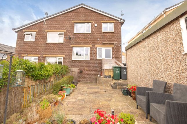 39, Woodroyd, Huddersfield photo 4