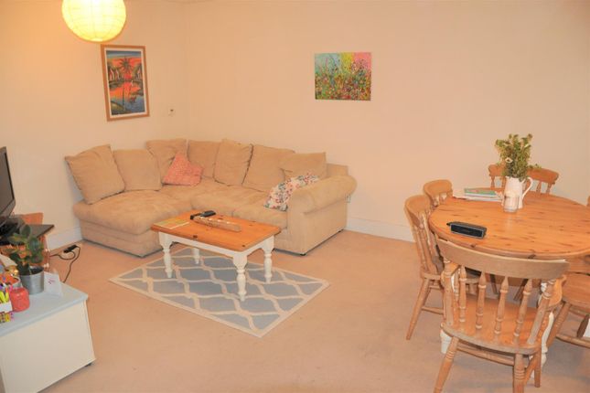 Flat 3, Waterloo Court, Andover photo 2