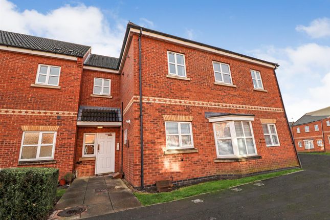 Thumbnail Flat to rent in Englewood Close, Leicester