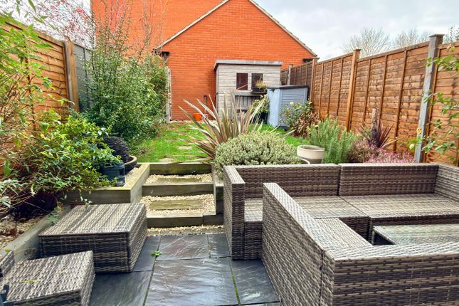 8, Gainsborough Walk, Tewkesbury photo 2