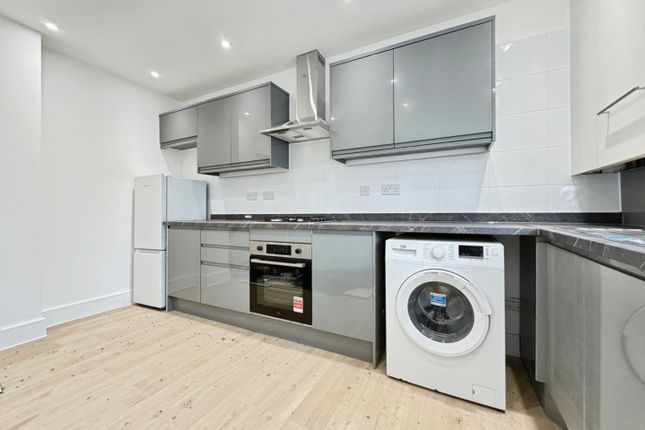 Flat, 430A, Staines Road, Feltham photo 2