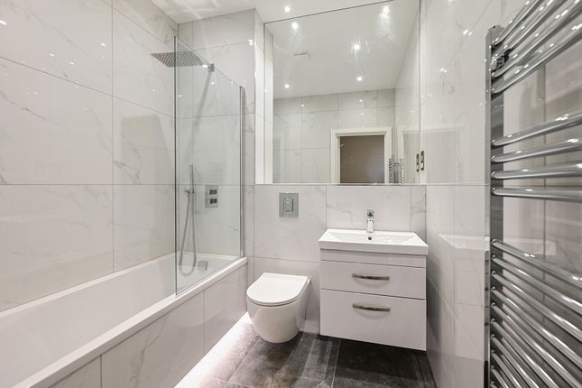 Flat 3 71c, Eastmead, Farnborough photo 4