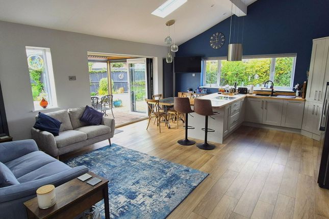 26, Cedar Avenue, Hitchin photo 3