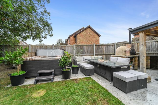 14, Tiberius Gardens, Witham photo 3