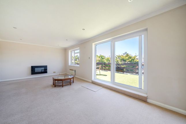 Flat 9, Sterling Court, 55, Grand Drive, London photo 2