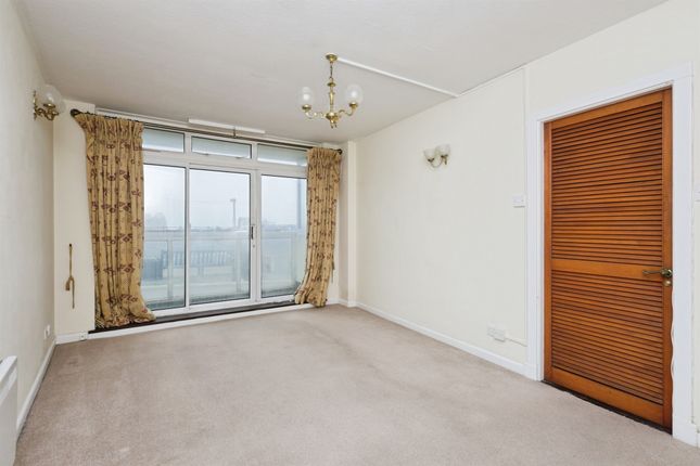 Flat 2, Metropole Court, Royal Parade, Eastbourne photo 2