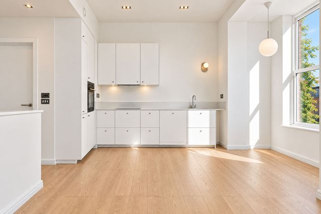 Flat K, 53a Warminster Road, London, London photo 2