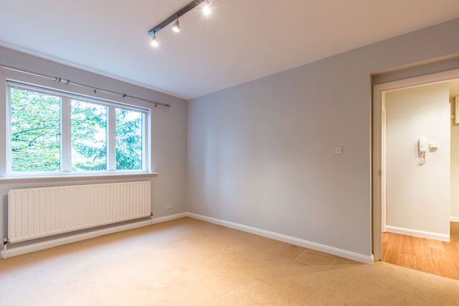 8 Viney Court 78 Kings Avenue, London photo 4