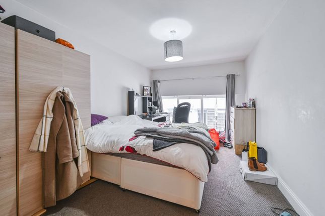 Flat to rent in Ronalds Road, Islington, London
