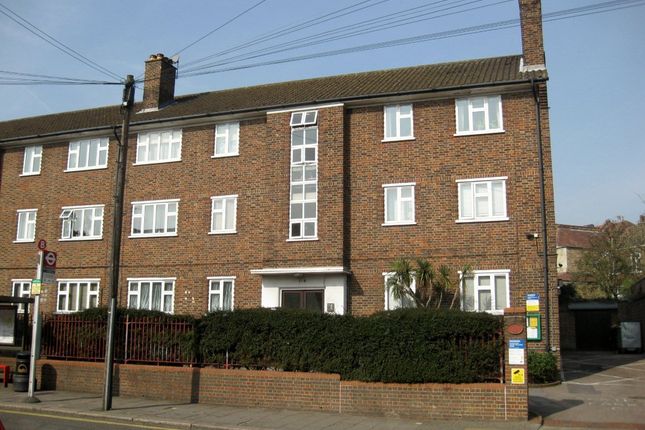 Flat to rent in Wimbledon Park Court, London, Greater London