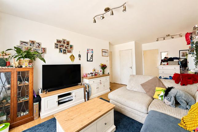 Flat L Vix Court, Pillar Avenue, Brixham photo 2