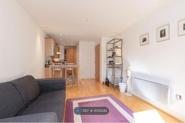 Flat, Dolben Court Montaigne Close, London photo 2