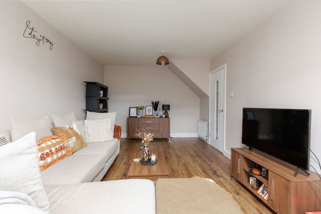 24 Corbett Place, Dunfermline photo 3
