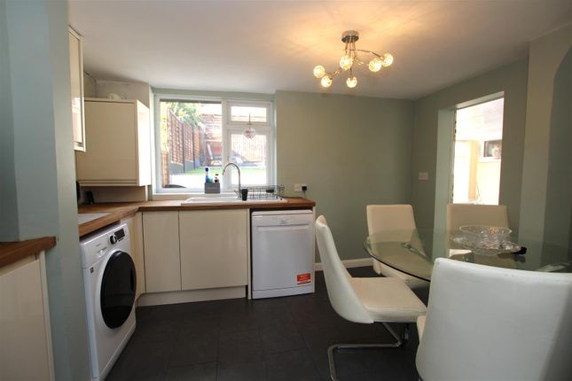 32, Crayford Way, Dartford photo 4
