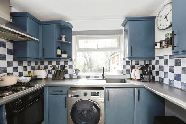 8, Greenwood, Green Lane, Horley photo 4