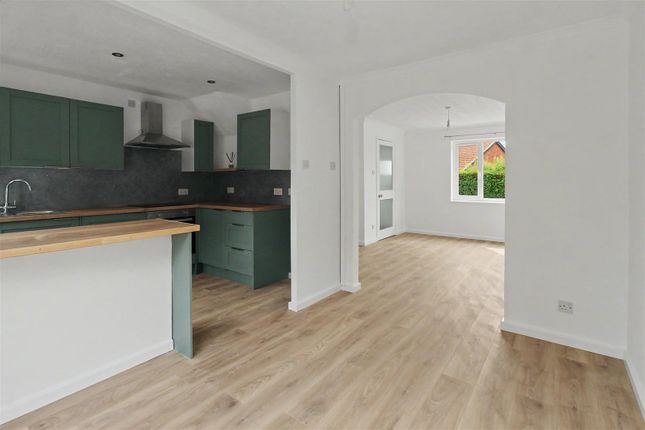 26, Courtney Close (arch), Nottingham photo 4