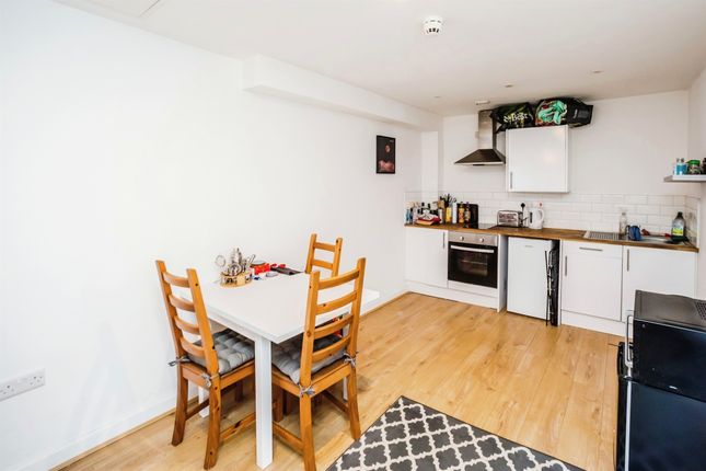 Flat for sale in Sandford Place, Leeds