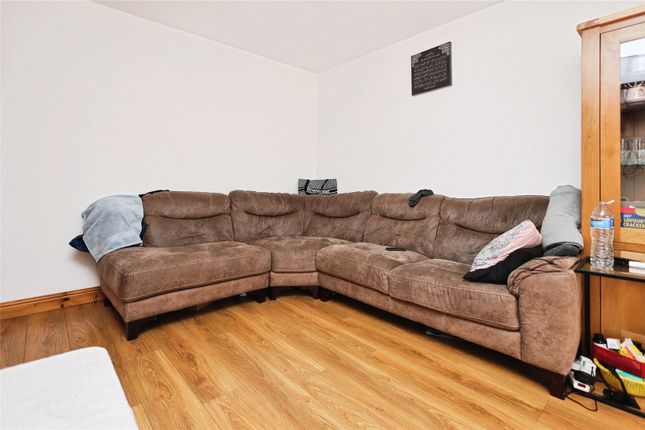 32, Ward Close, West Midlands photo 4