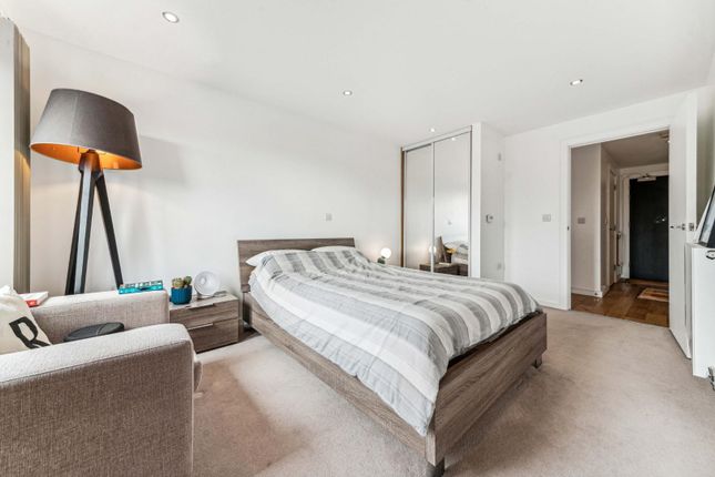 Flat for sale in Cowley Road, London