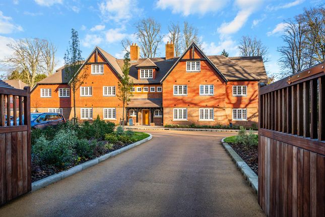 Flat for sale in De Clare Court, Merston Manor, Chequers Lane, Walton On The Hill