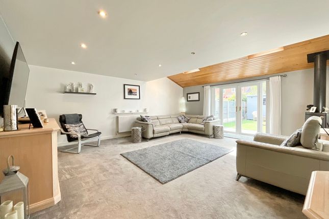5 Woolston Drive, Crewe photo 2