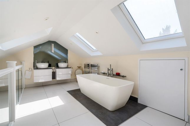 Ensuite (Main).Jpg