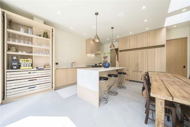 15, Davis Road, London photo 4