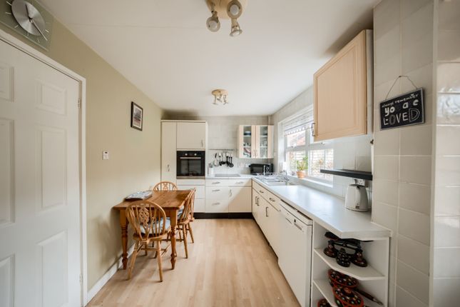 15, Hampdon Way Wellesbourne, Warwick photo 2