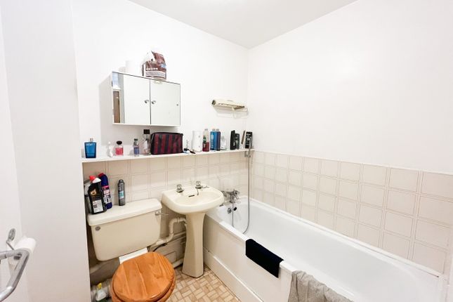 Flat 2 Wellington Court, Rue de Bayeux, Battle photo 4